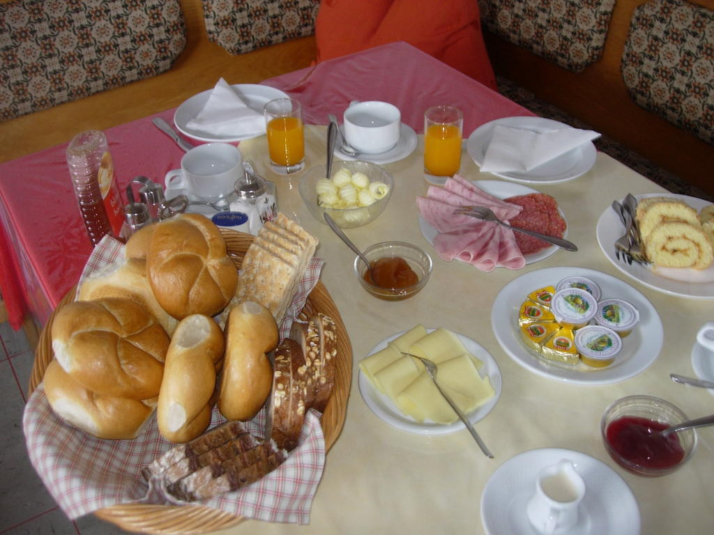 Bed And Breakfast Pension Foidl โอแบร์นดอร์ฟ อิน ทิโรล ภายนอก รูปภาพ